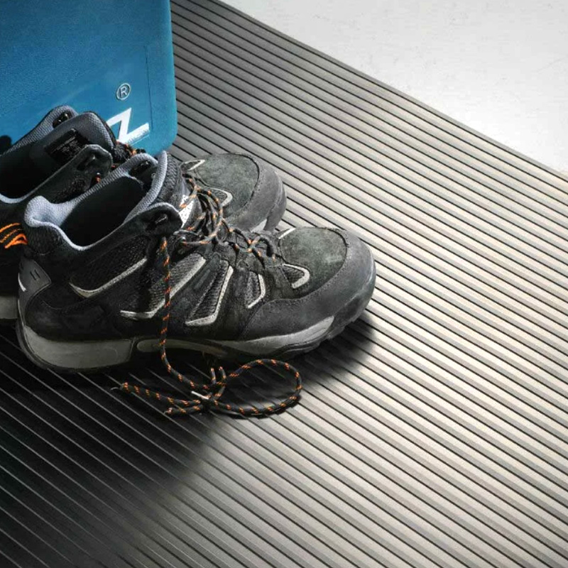 Tikar Karet Bergaris Lebar